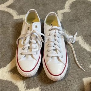 Low top white converse